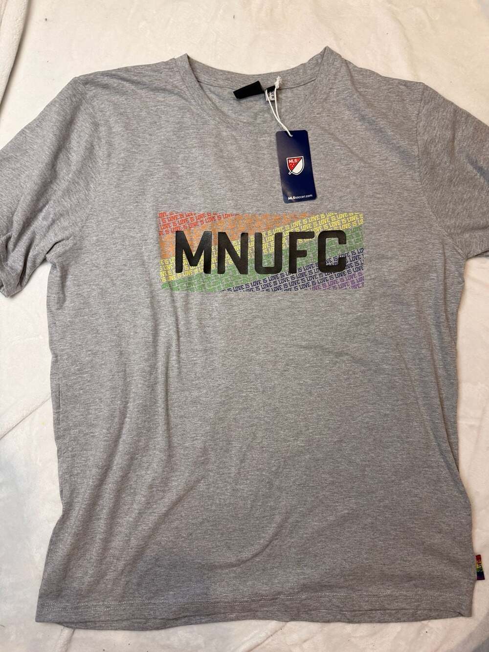 Minnesota United FC MNUFC Pride Love Is Love Graphic Gray T-Shirt Size L